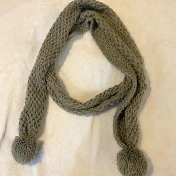 Rampage‎ Shimmer Grey/Silver Knit Scarf EUC - Picture 3 of 6
